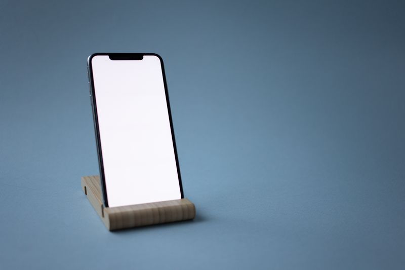 MagSafe-Compatible Magnetic Phone Stand